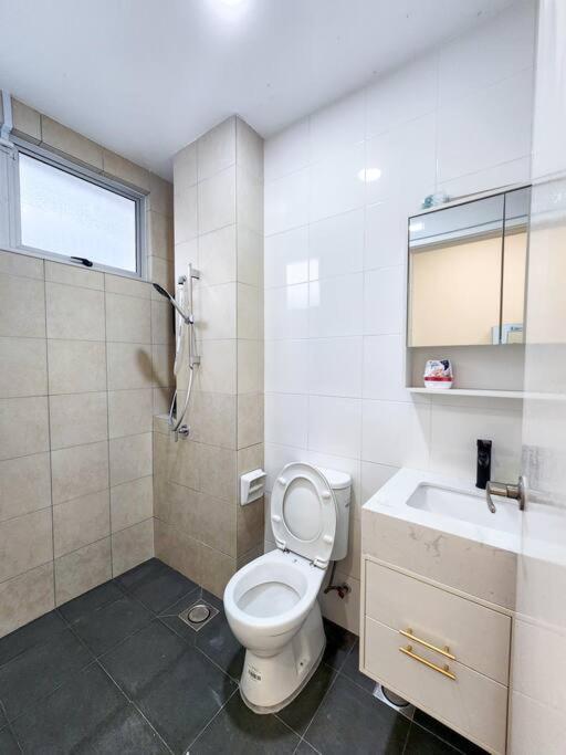 Holiday home Desa Tebrau -- Poolside Paradise - 4br4b - 12pax By Cowidea Johor Bahru